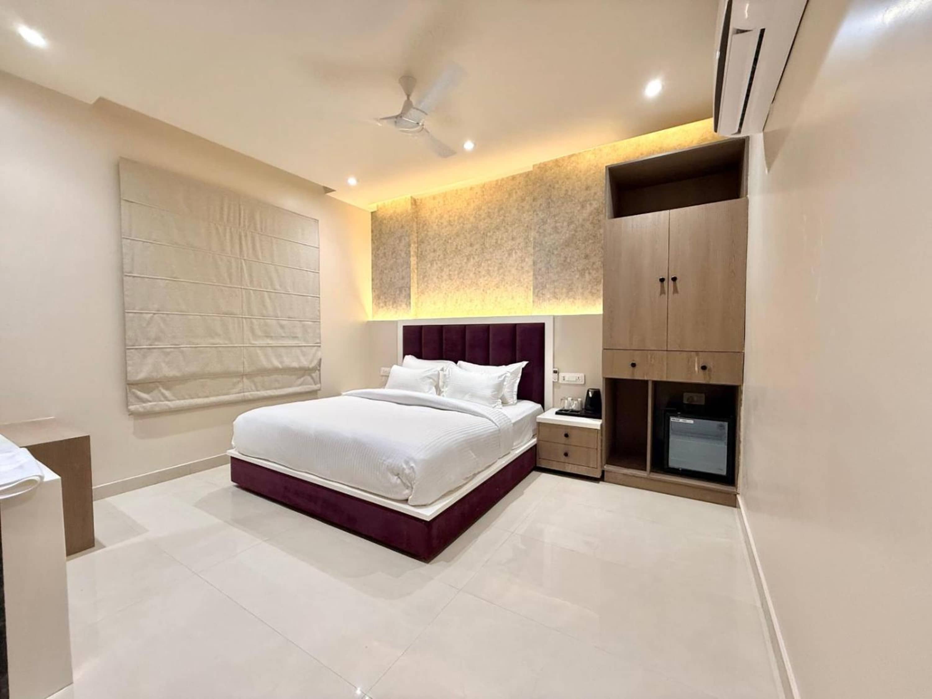 Novosol Lux- A Premium Hotel Near Airport - Tap to explore photos