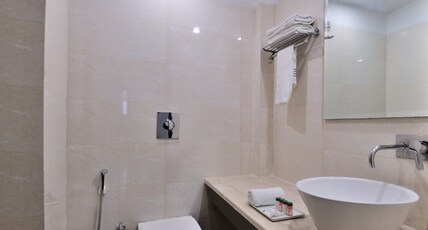 Hotel Benz International, Karol Bagh Room Type - Deluxe Room