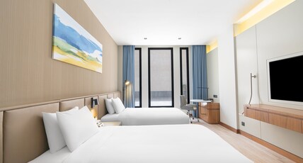 Holiday Inn Riyadh the Business District, an IHG Hotel Room Type - 2 Twin Standard  Accessible Roll In Shower