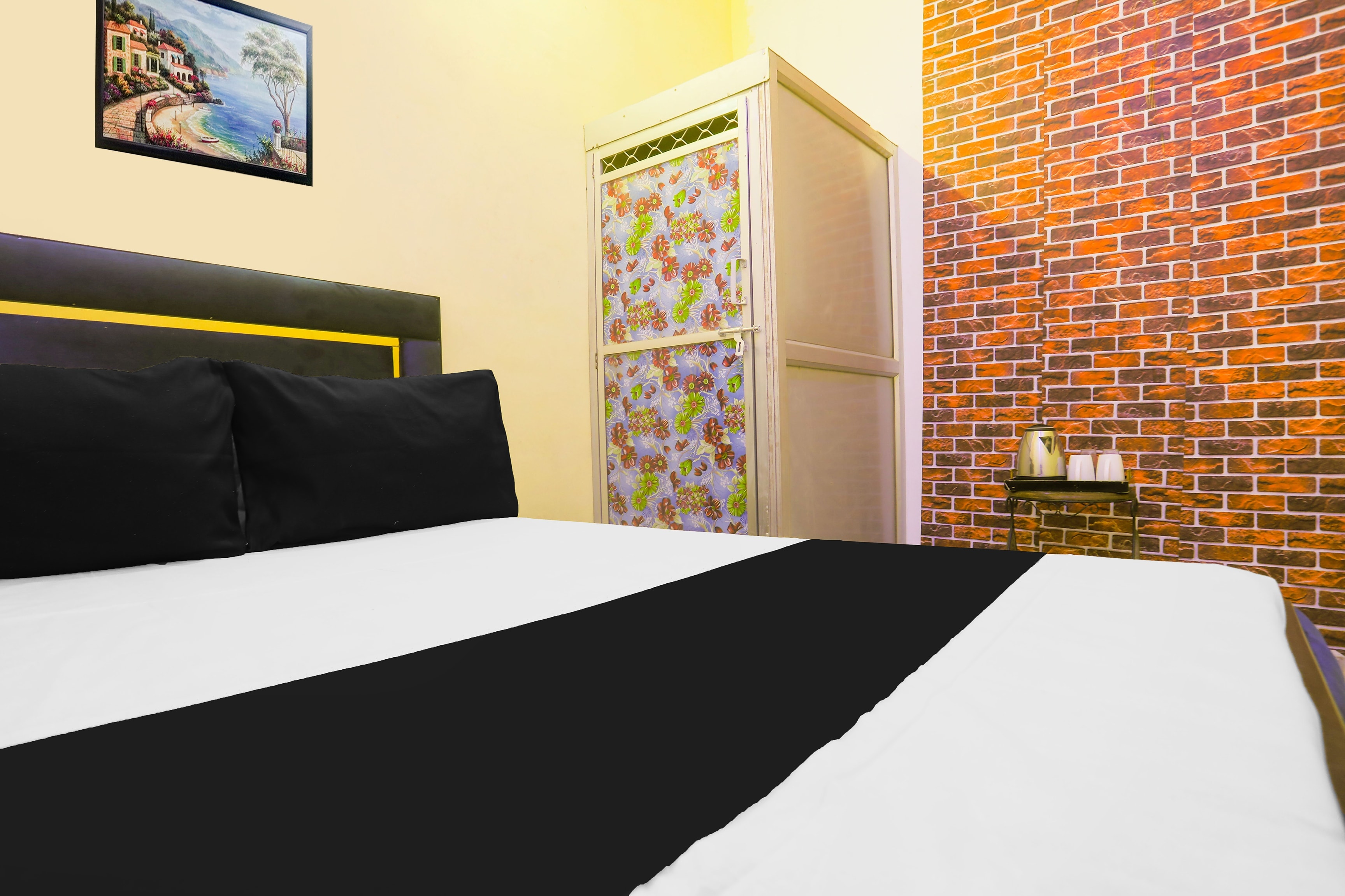 Hotel O ROYAL HOTEL - Tap to explore photos