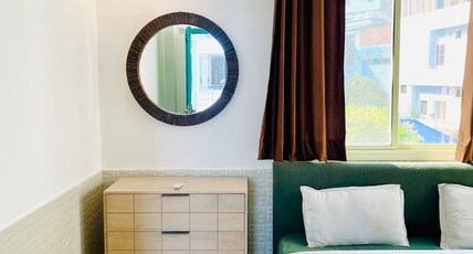 Hopstel Rishikesh Room Type - Deluxe Room With Balcony Mountain And Garden View