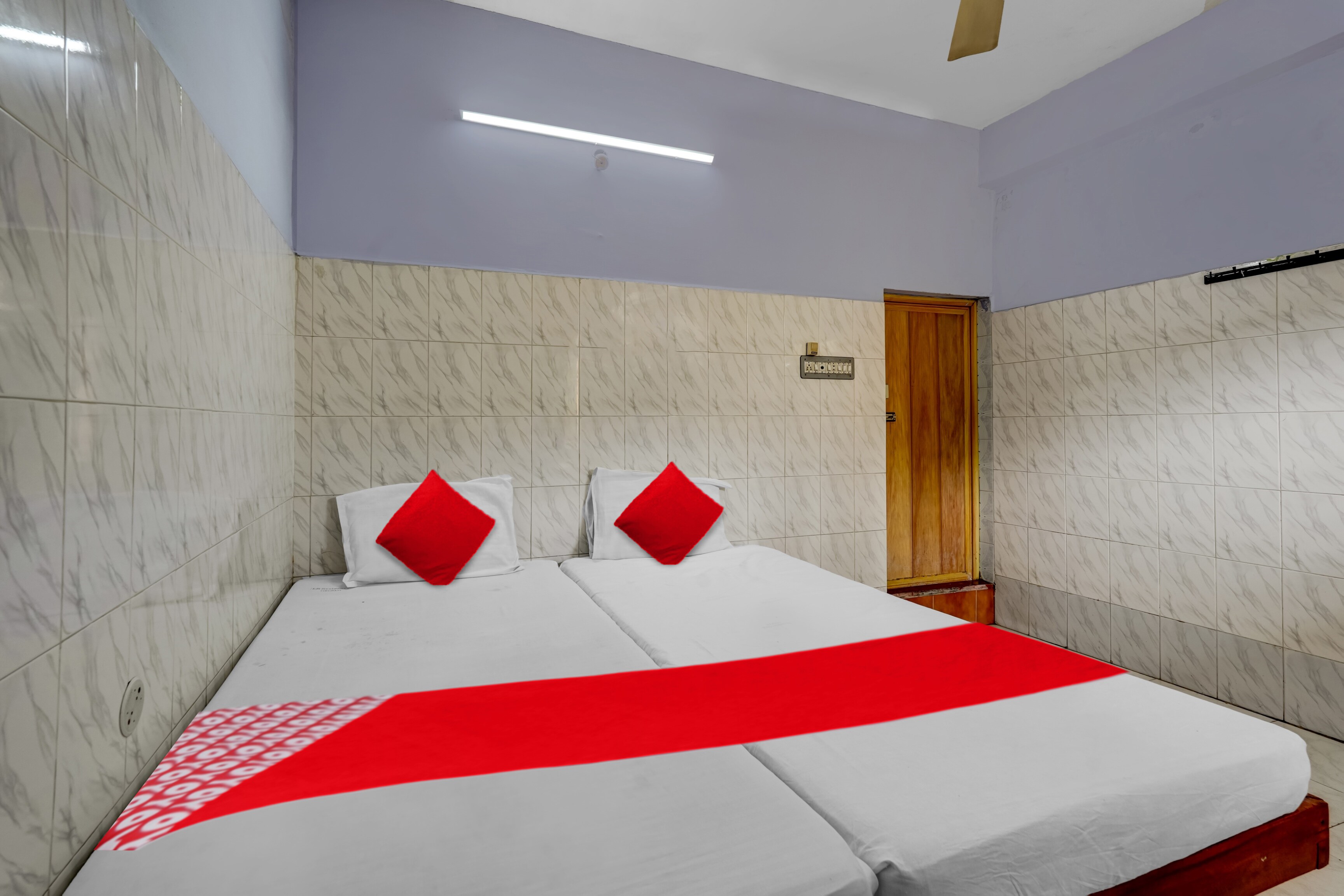 Hotel O Sai Ganesh Deluxe Lodge - Tap to explore photos