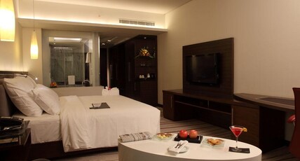 Le Meridien Coimbatore Room Type - Guest King Room City View with Bathtub