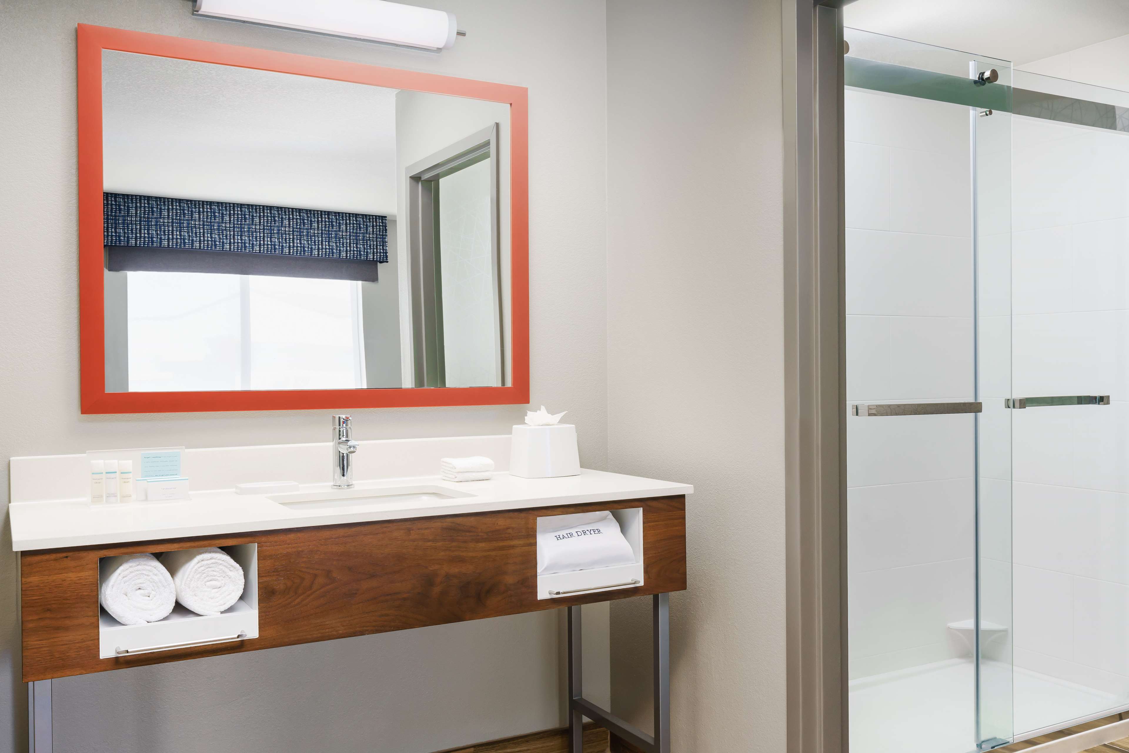 Hampton Inn & Suites by Hilton Thousand Oaks, CA - Tap to explore photos