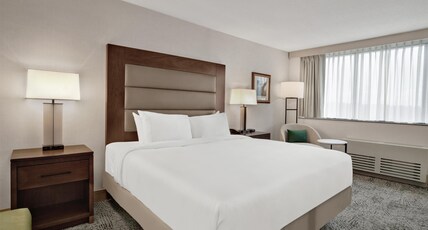 Hilton Arlington National Landing Room Type - 1 KING MOB ACC W  BATHTUB