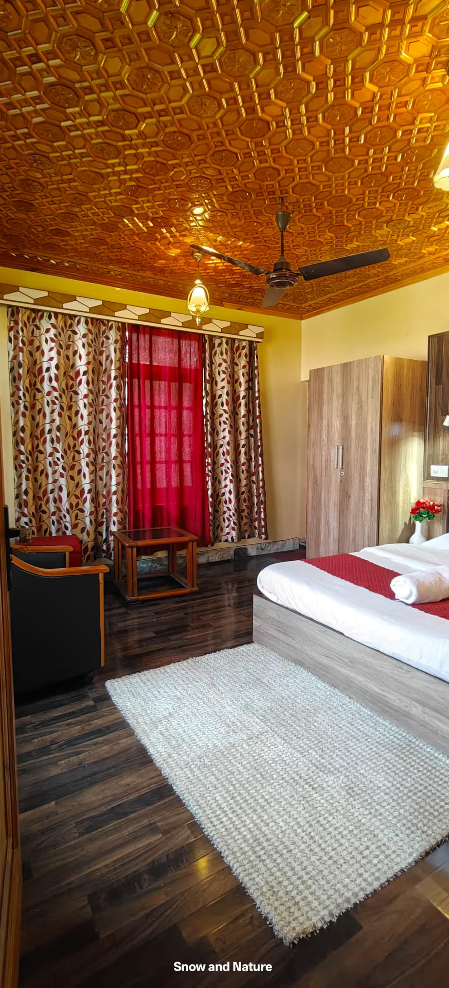 Ainoor Cottage 4BR near Dal Lake - Tap to explore photos