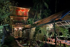 Ela forest Stay Tree House