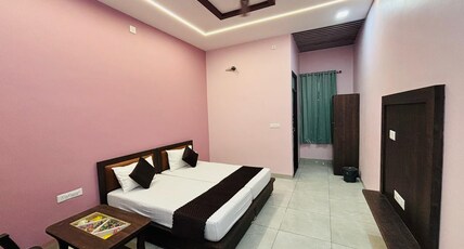 Shree Krishna Hotel & Restaurant Room Type - Deluxe room