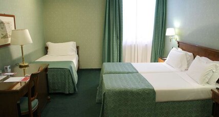 Ramada by Wyndham Naples Room Type - 3 Twin Bed Room Non-Smoking