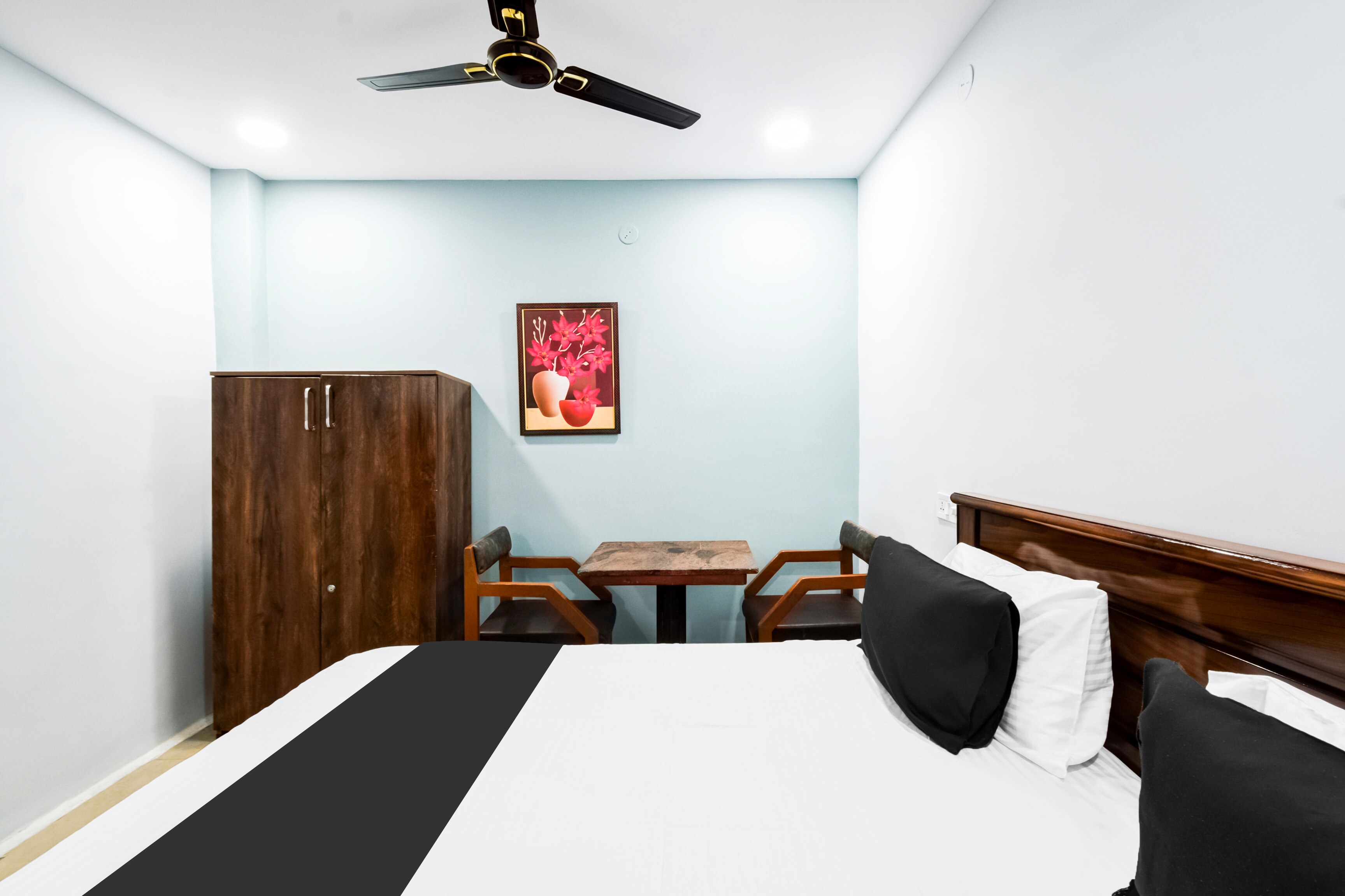 HOTEL O ROYAL KAKATIYA - Tap to explore photos