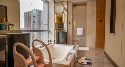 Crowne Plaza Chengdu Wenjiang Room Type - 1 King and 1 Single Junior Suite