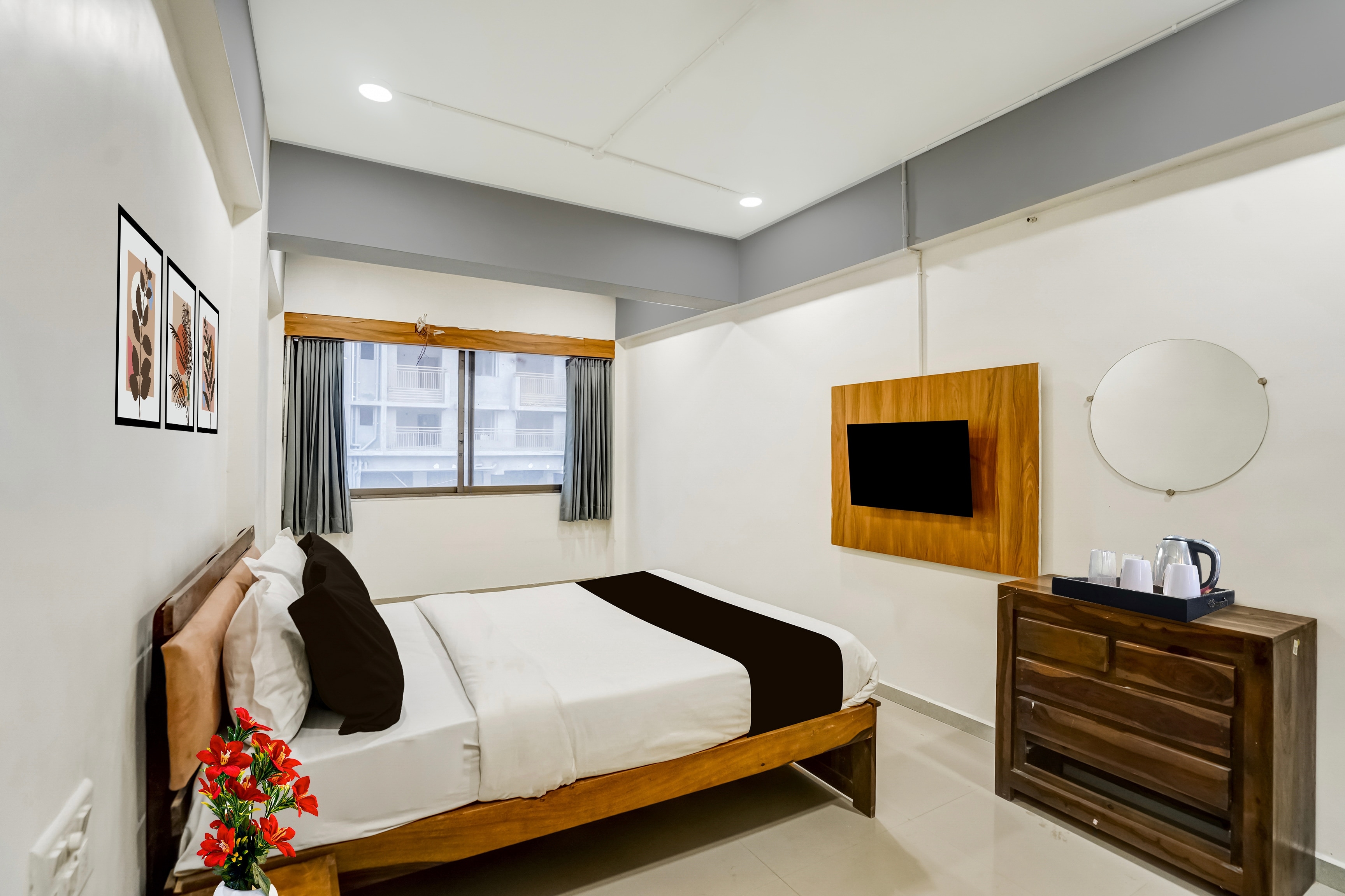 Super Collection O Sabarmati River Gandhinagar Formerly Hotel Royal Park - Tap to explore photos