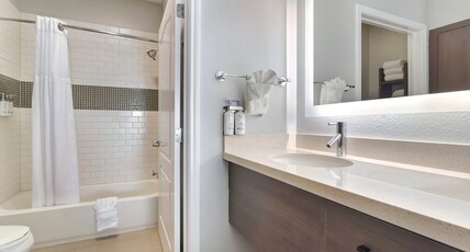 Staybridge Suites LONGVIEW, an IHG hotel Room Type - 1 King Bed Studio Suite