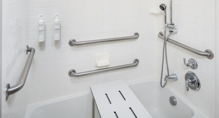 Hampton Inn by Hilton Nashua Room Type - 2QN MOB HEARING ACC TUB NS