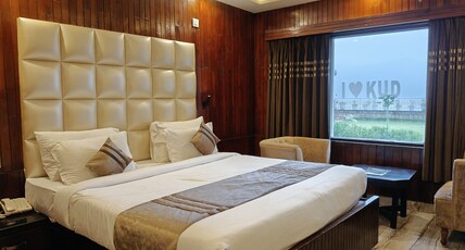 Levelup Heritage Patnitop Room Type - Executive Queen Room (NON AC Rooms)
