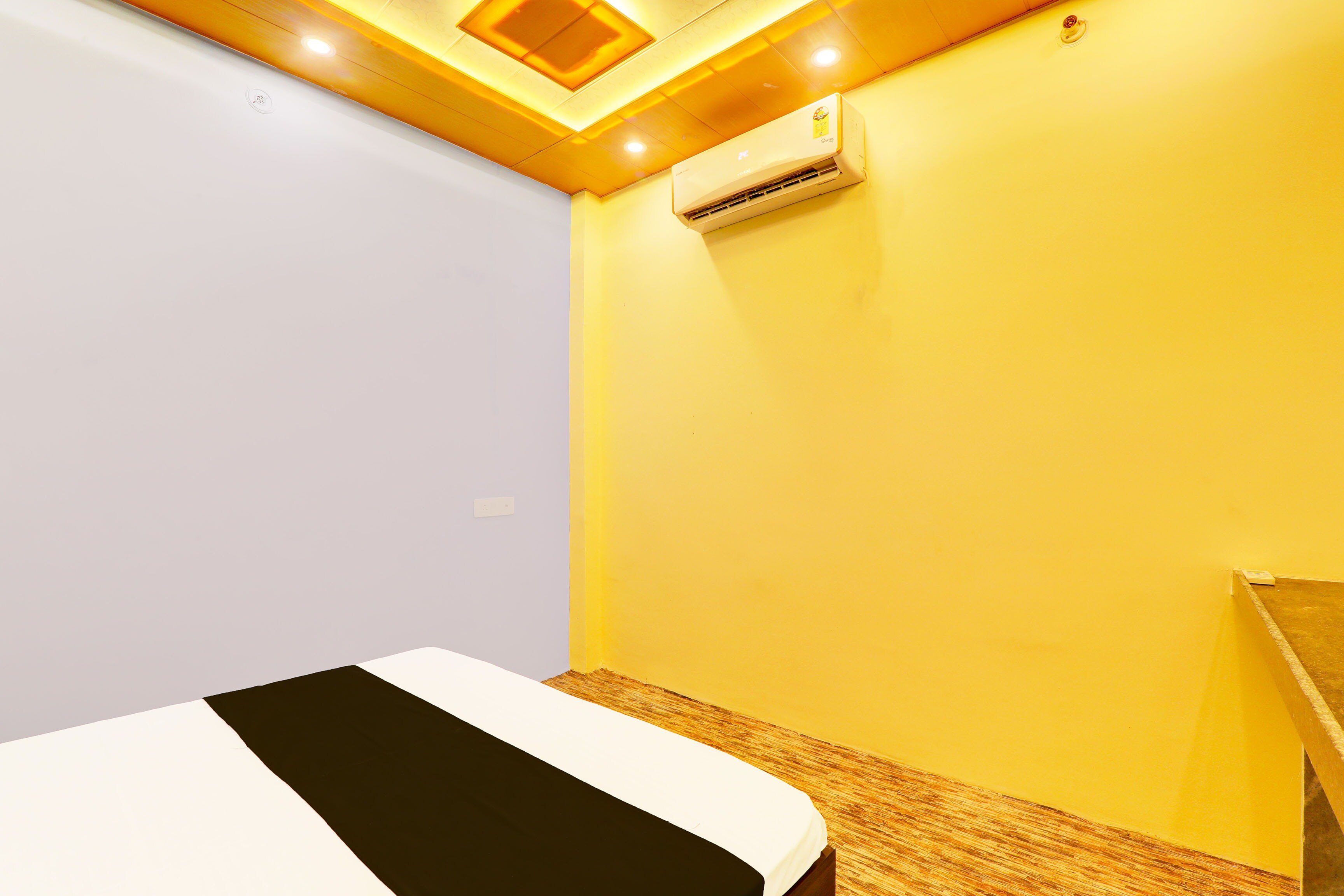 Hotel O SINGH GUEST HOUSE & RESTRO - Tap to explore photos