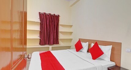 Hotel O RBS Square Langer Houz Room Type - Classic
