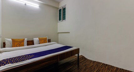 SPOT ON by OYO Hotel Chirag's Room Type - Classic (2X)