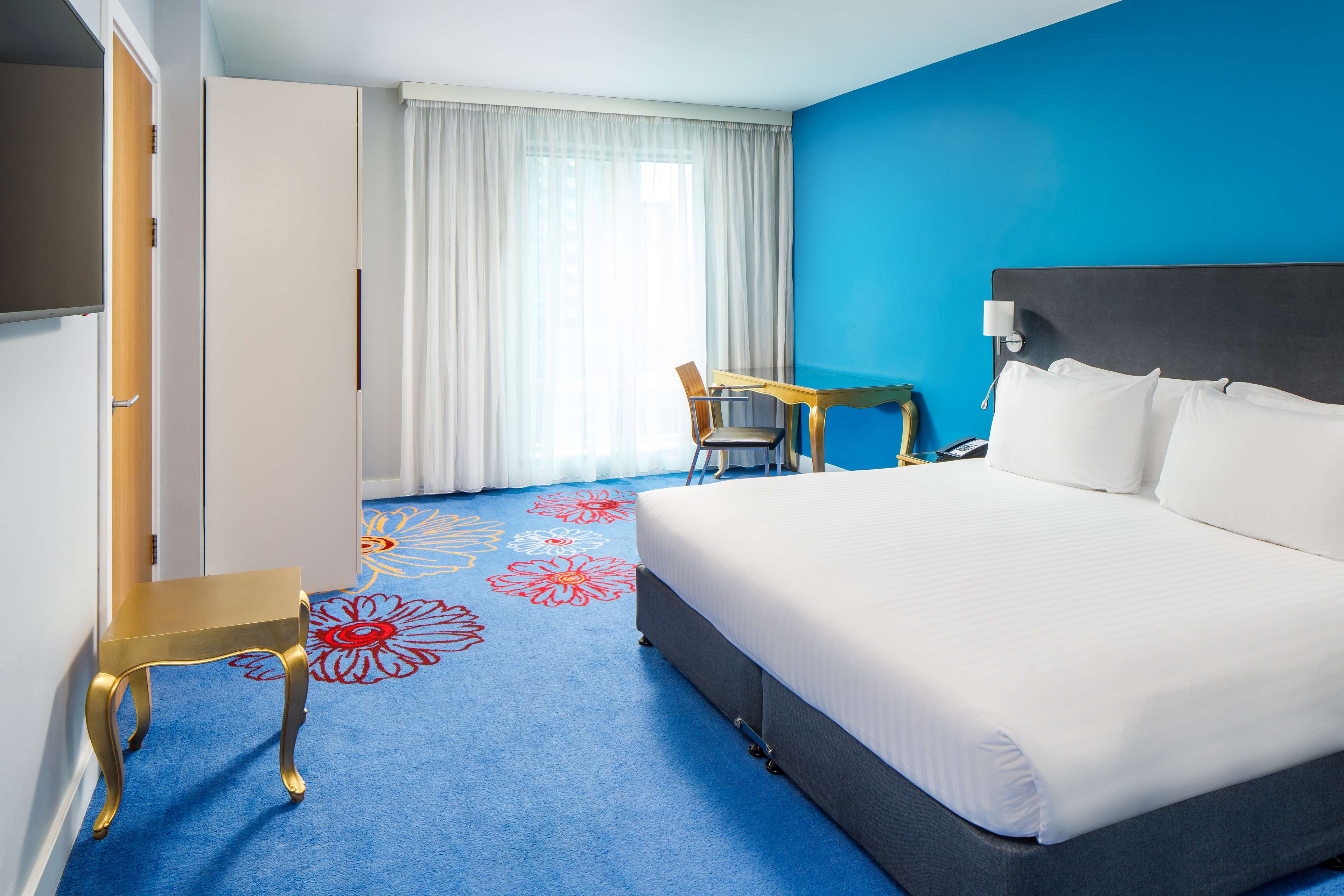 Radisson Blu Hotel Cardiff - Tap to explore photos