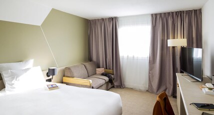 Mercure Cannes Mandelieu Room Type - Family Classic Room with 1 double bed and 1 single sofa bed Mercure Cannes Mandelieu Room Type - Family Classic Room with 1 double bed and 1 single sofa bed