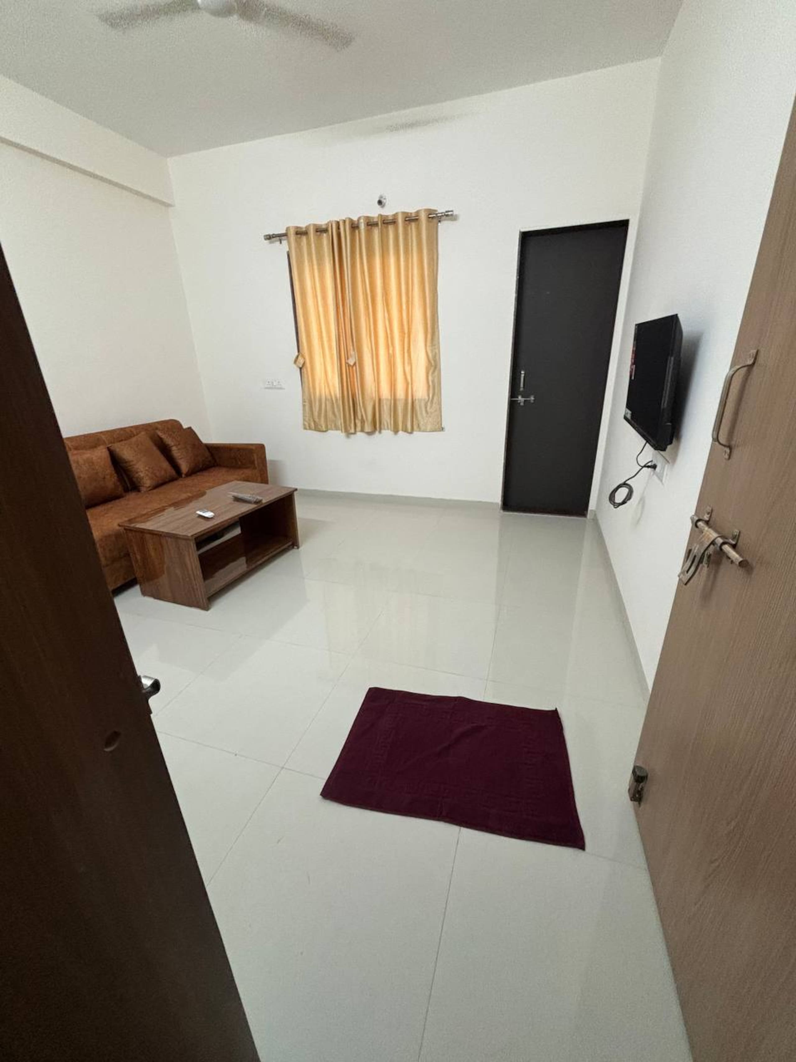 1BHK Comfy Stay 2 Near Kharadi - Tap to explore photos