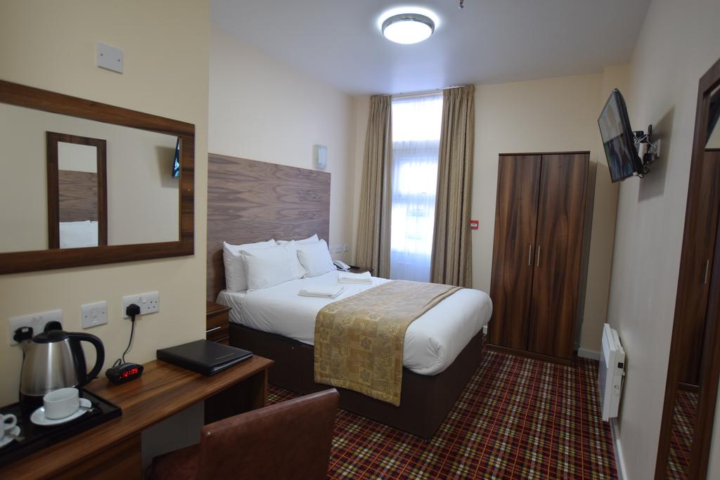 Lucky 8 Hotel London Ilford - Tap to explore photos