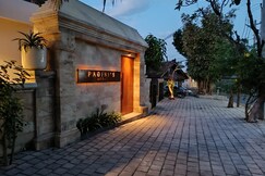 Padini's Villa & Coffee