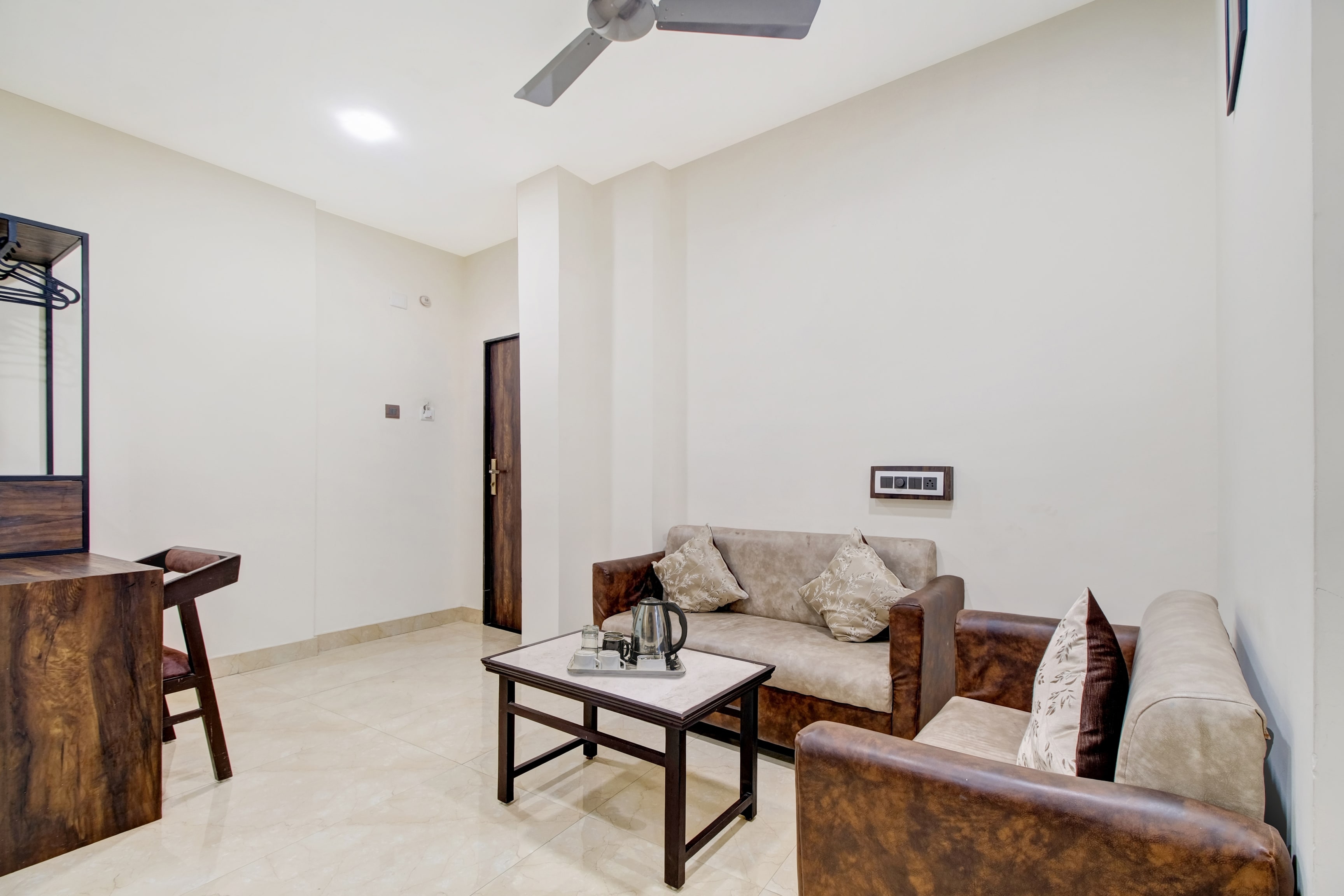Hotel O Vijayawada Near Railway Station - Tap to explore photos