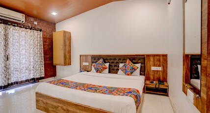 FabHotel Green Crystal Room Type - Deluxe Room