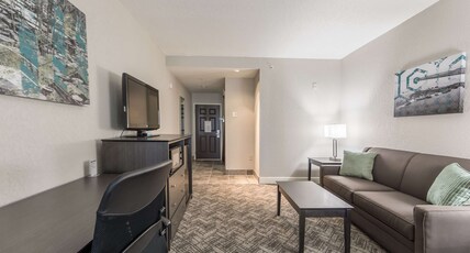 Best Western Plus Sebastian Hotel & Suites Room Type - Suite-2 Queen Beds, Non-Smoking, High Speed Internet Access, Sofabed, Microwave And Refrigerator, Dv