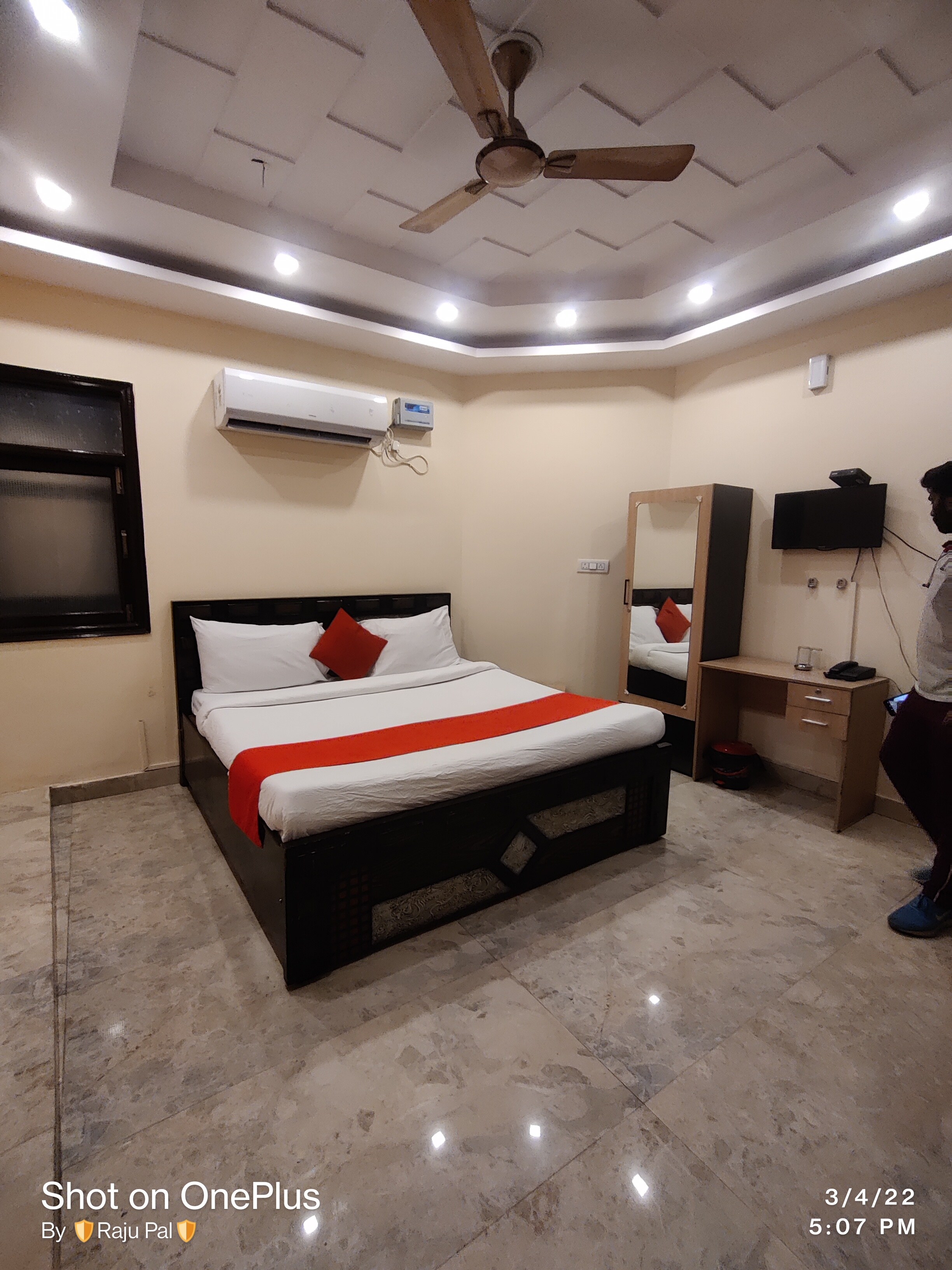 Hotel Raj Residency Govindpuri - Couple Friendly Hotel - Tap to explore photos