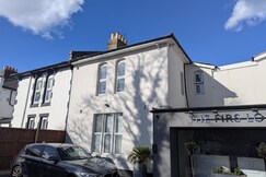 OYO Firs Lodge London Heathrow