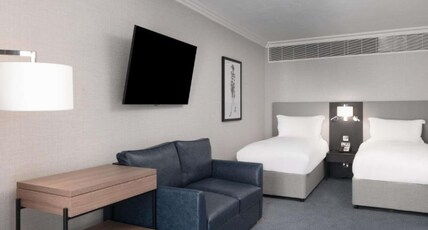 Sofitel London Gatwick Room Type - FAMILY ROOM - 01 Queen Bed, 02 Single Beds and 01 Sofa Bed