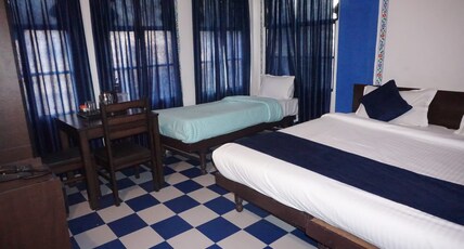 Venice View Room Type - Lake View Three Bed AC Deluxe Room