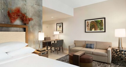 Embassy Suites by Hilton San Antonio Brooks Hotel & Spa Room Type - 1 KG MOB ACC RIS STUD STE