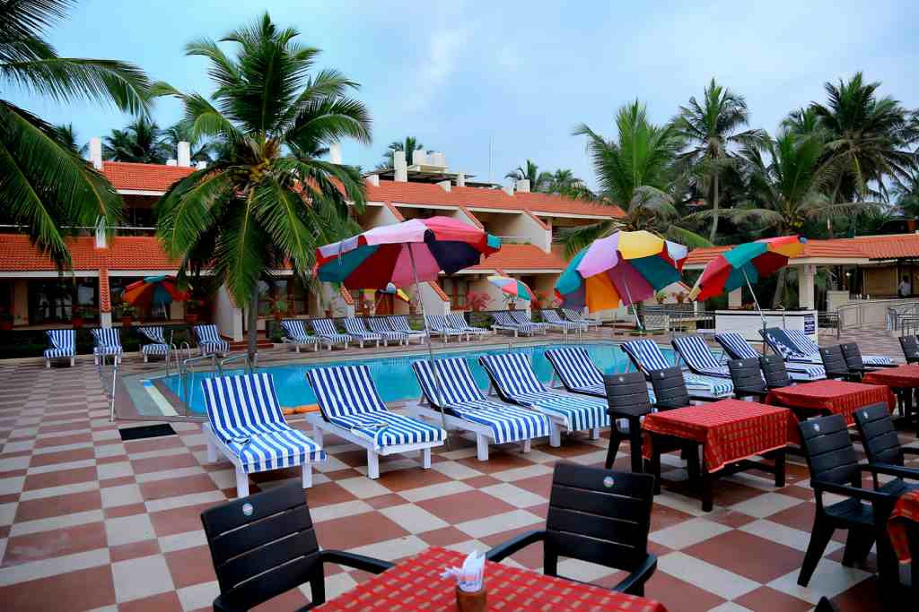 Hotel Seaface - Kovalam - Tap to explore photos