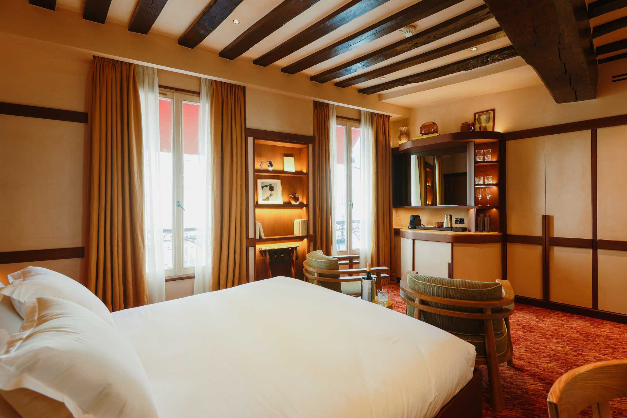 Confidential 2 Hotel - Deluxe Room - Louvre - Tap to explore photos