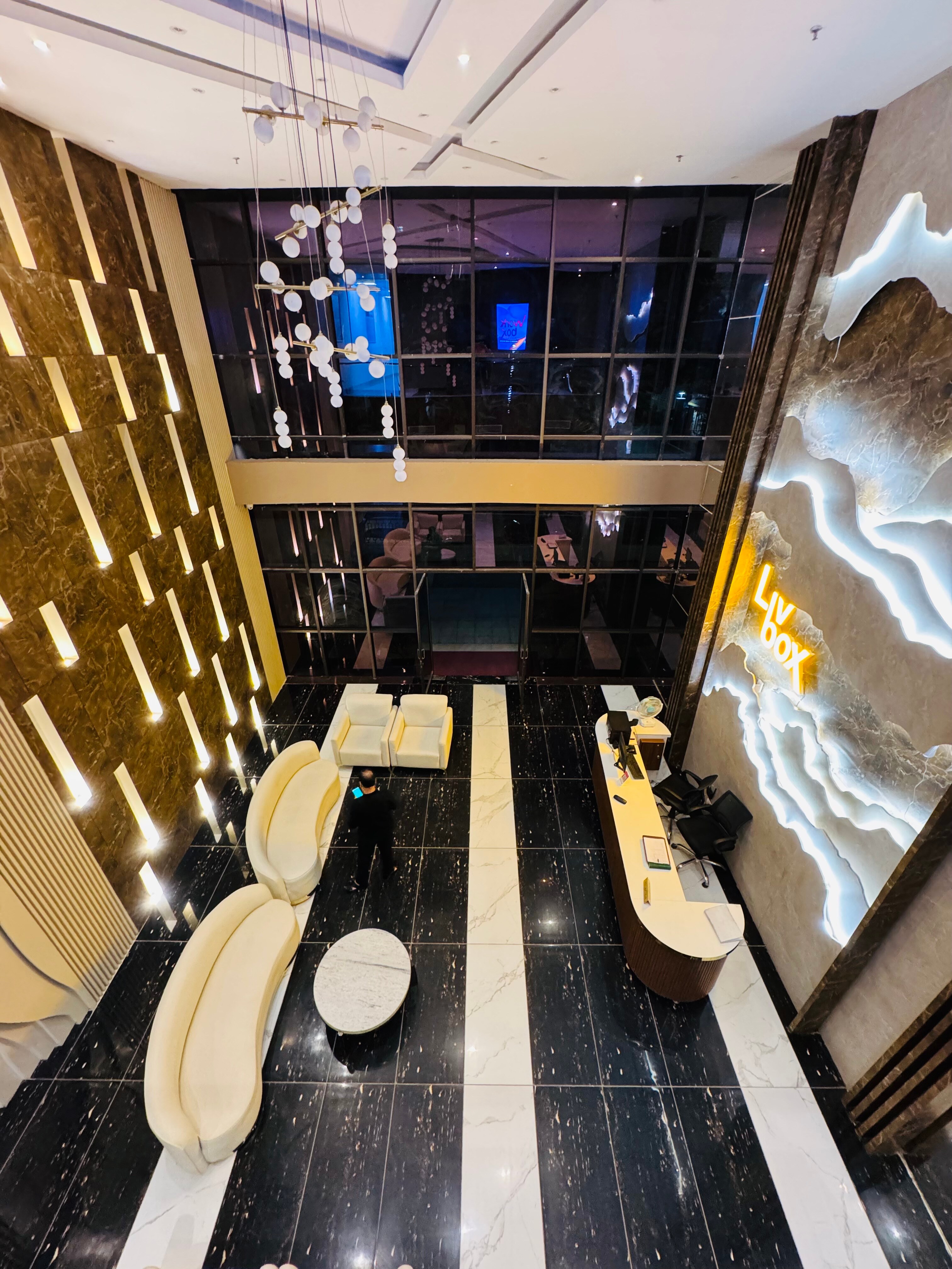 The French Studio - A luxe 4star Experience - Tap to explore photos