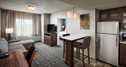 Staybridge Suites NIAGARA-ON-THE-LAKE, an IHG hotel Room Type - 1 Bedroom Suite Mobility Accessible Tub