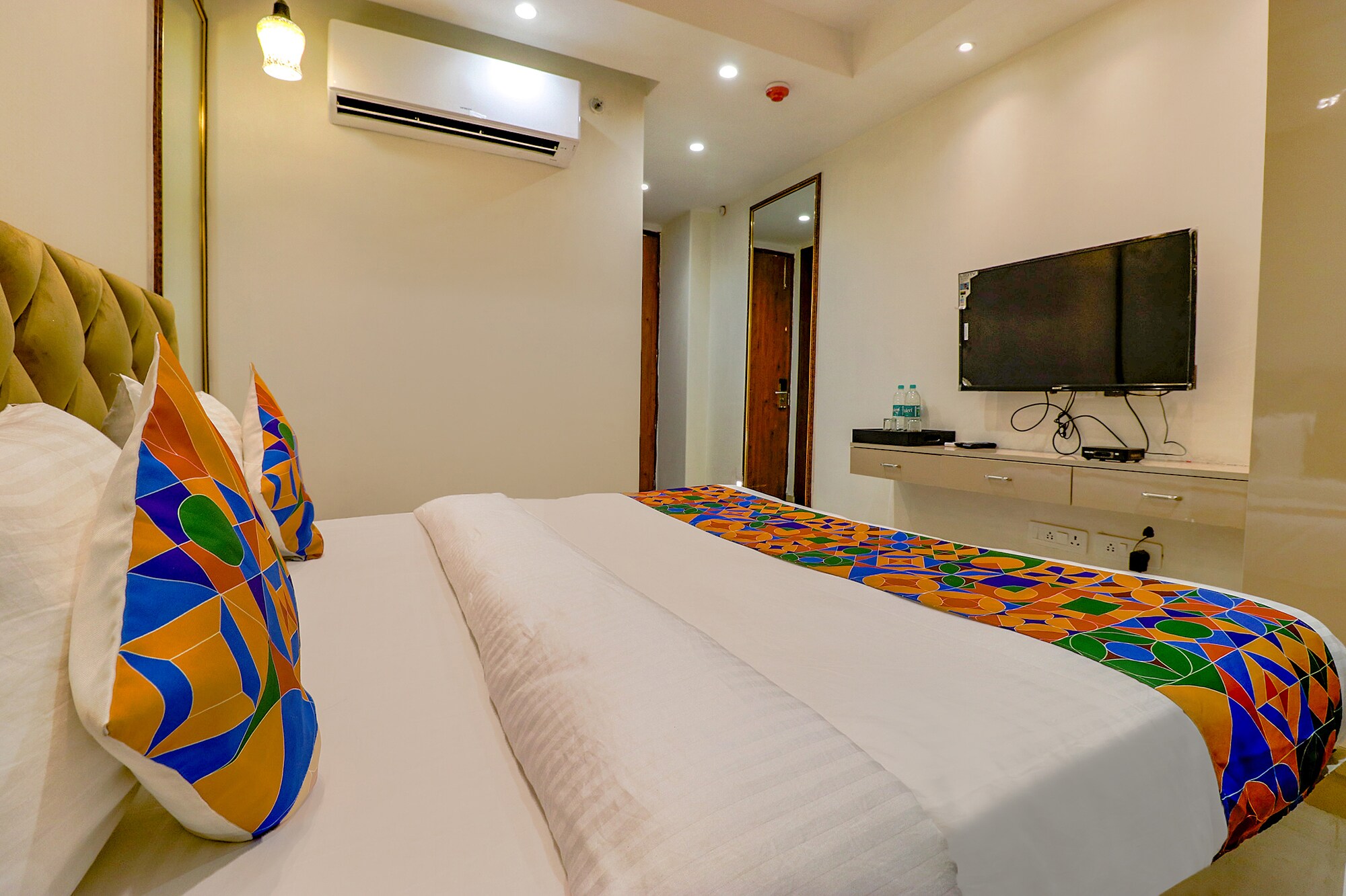 FabHotel Pitampura - Tap to explore photos
