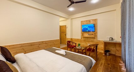 devdar heights Room Type - Deluxe Room with Balcony (street view)