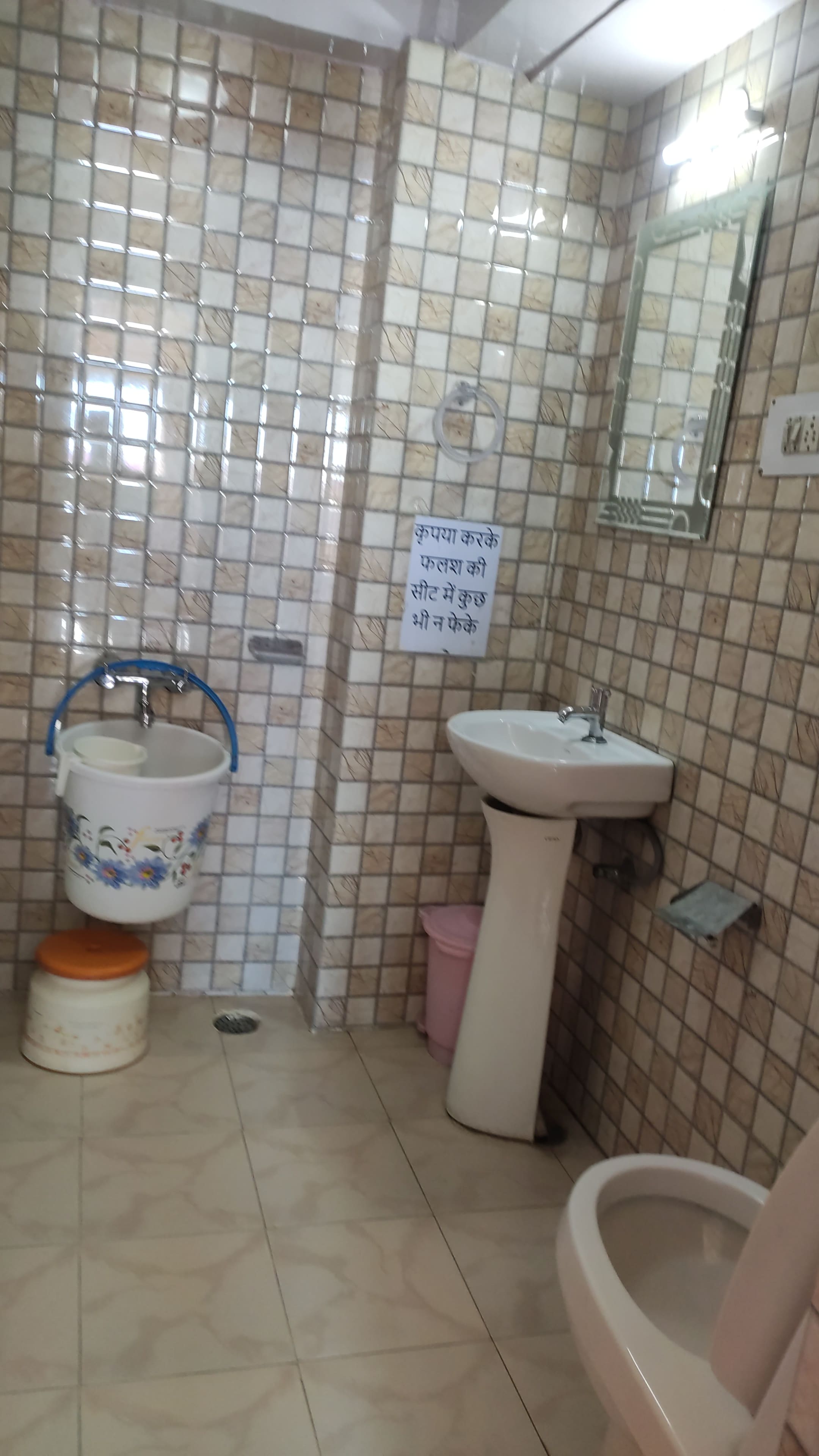 Hotel New Malook - Tap to explore photos