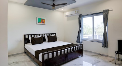 Hotel Ambika, Vadodara Room Type - Semi Deluxe Room Hotel Ambika, Vadodara Room Type - Semi Deluxe Room