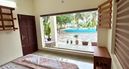 Grove Stay Room Type - Deluxe Room Ground with Fan