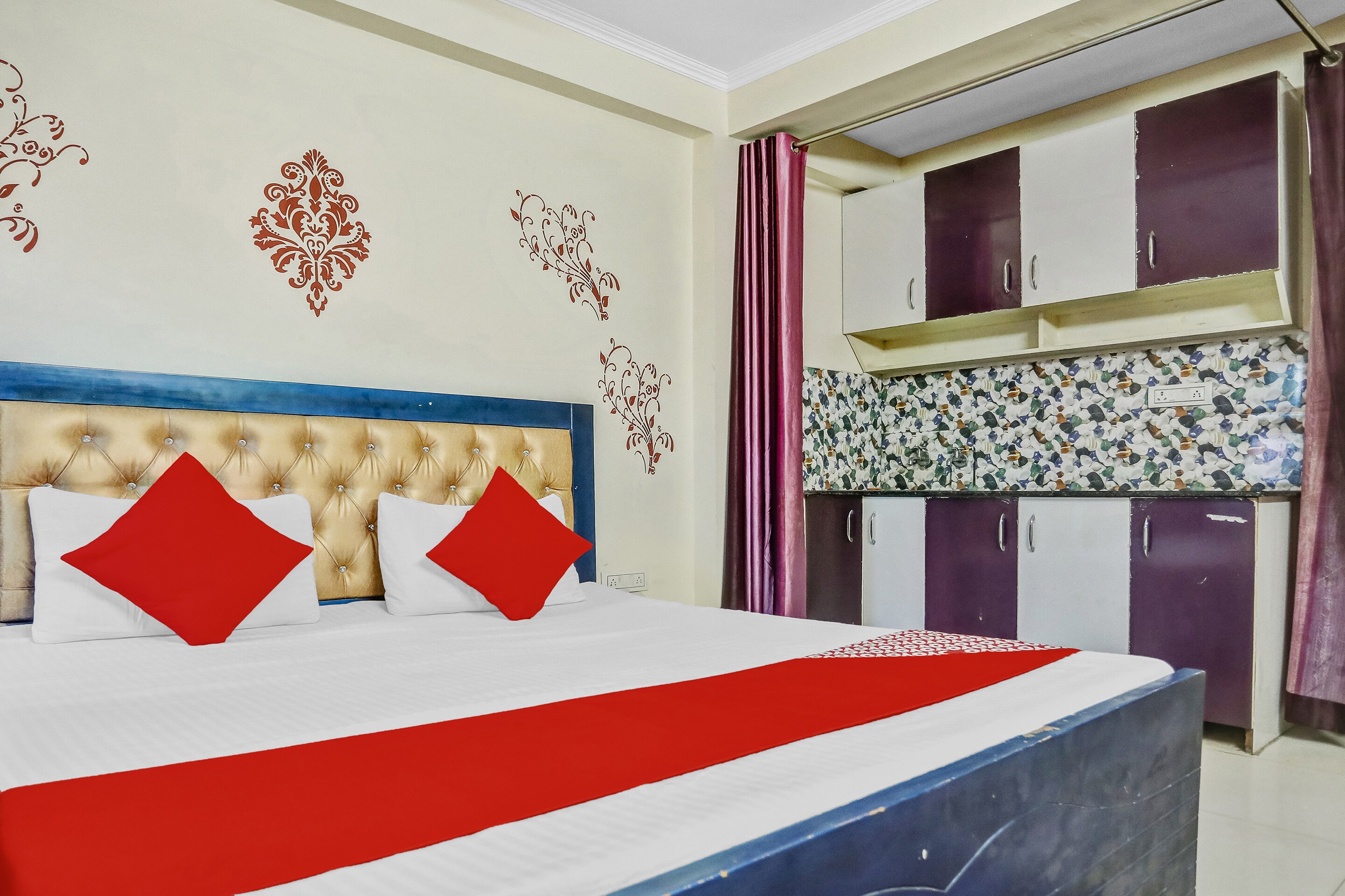 Super Hotel O Shankar Hotel Ghaziabad Railway Station - Tap to explore photos