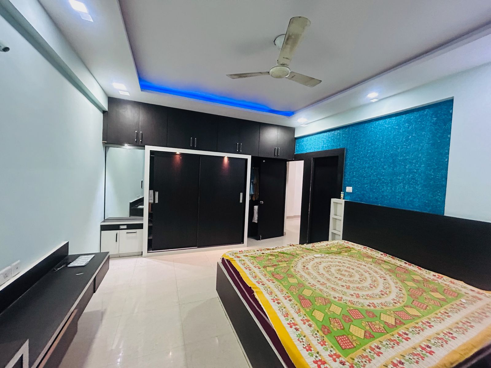 Premium 3 BHK FLAT Airport Road - Tap to explore photos