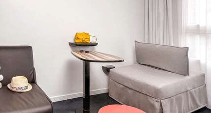 IBIS STYLES VICHY CENTRE Room Type - Family Suite 1 double bed, 2-person sofa and 1-person sofa