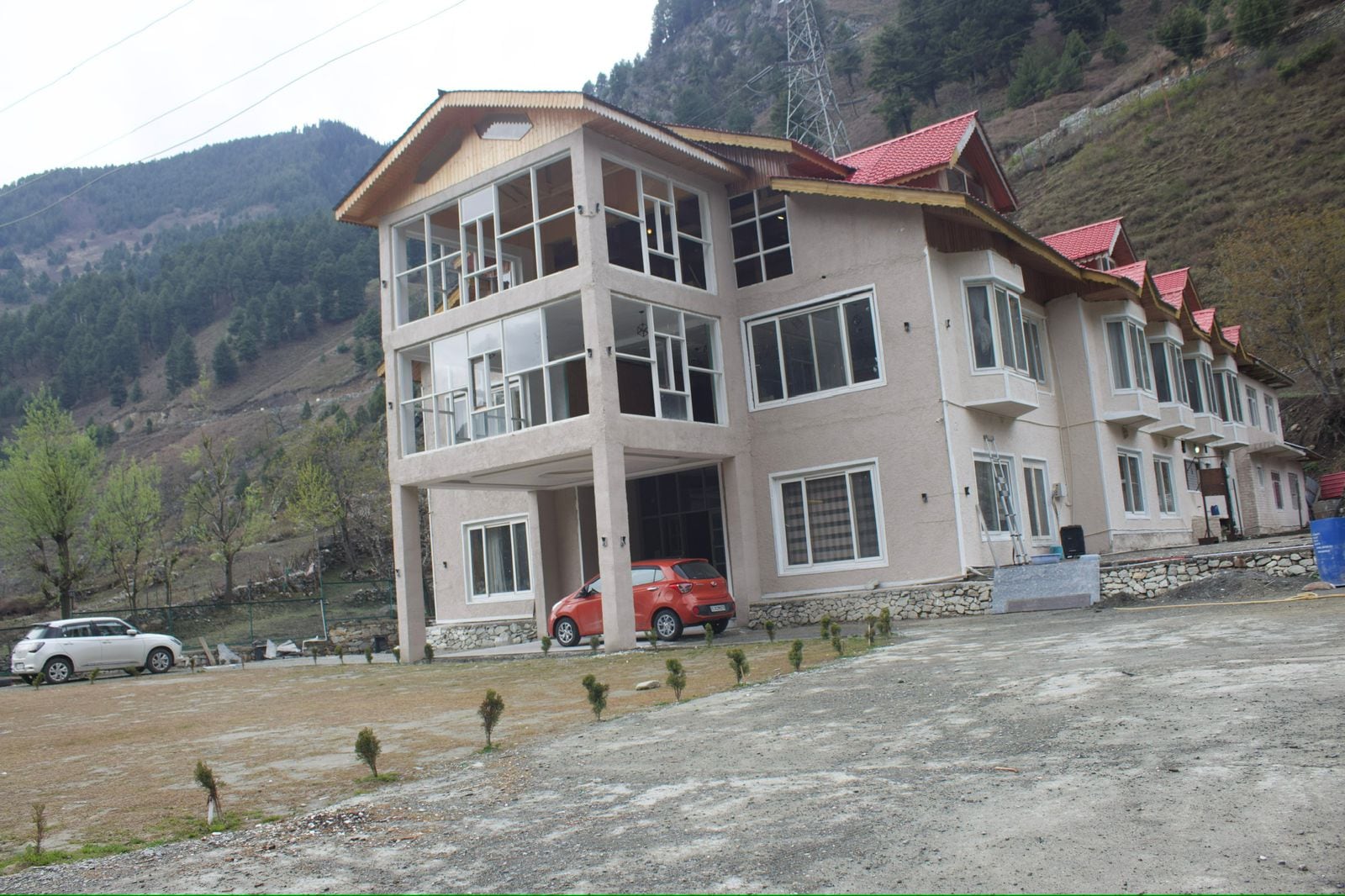 SNOW HEIGHTS - Tap to explore photos
