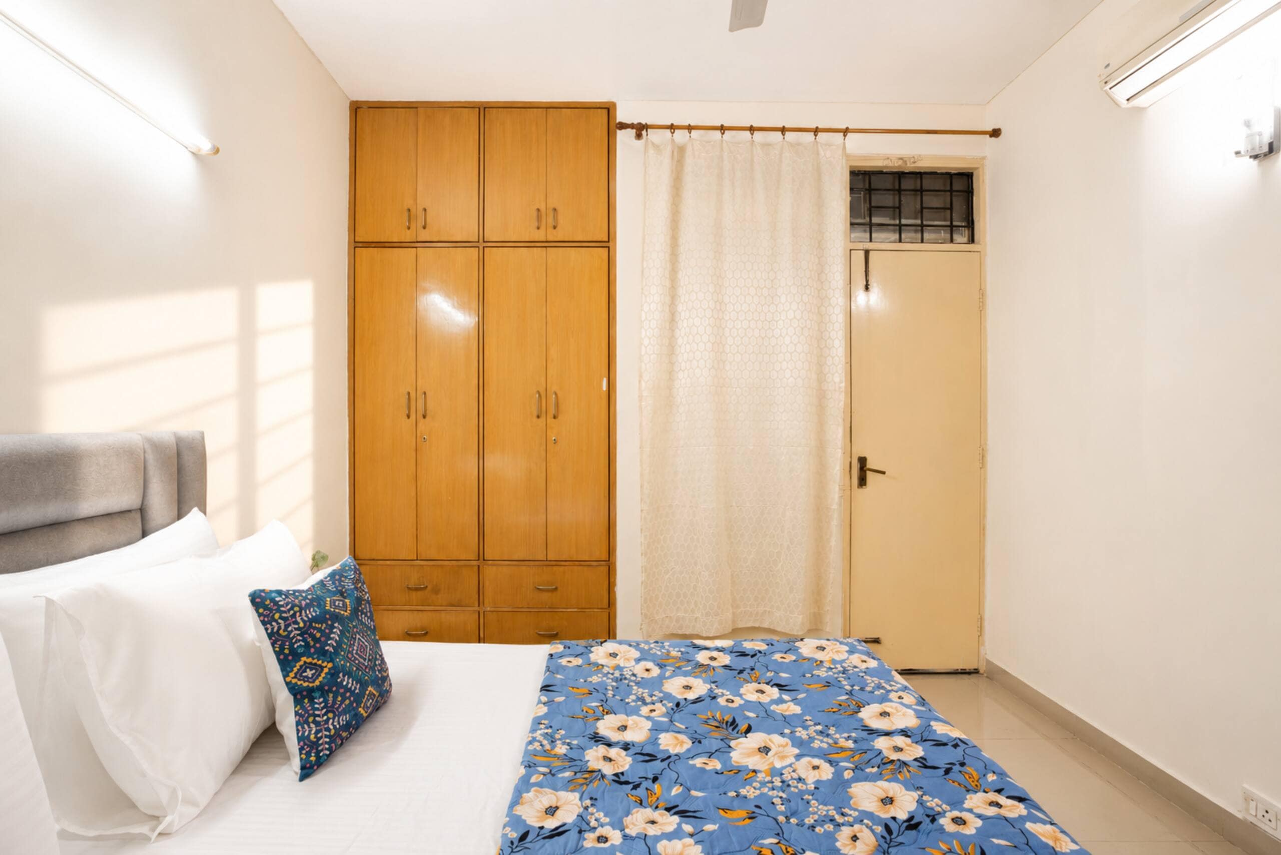 Marigold by RedOlive 3BHK Nr Fortis 30min Airport - Tap to explore photos