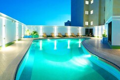 Grand Regal Hotel